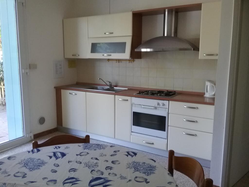 Casa Marialuigia - Appartamenti Solo Per Famiglie Lido di Jesolo Bagian luar foto