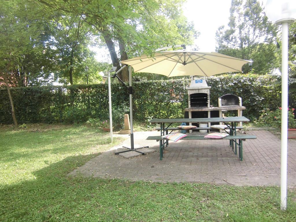 Casa Marialuigia - Appartamenti Solo Per Famiglie Lido di Jesolo Bagian luar foto
