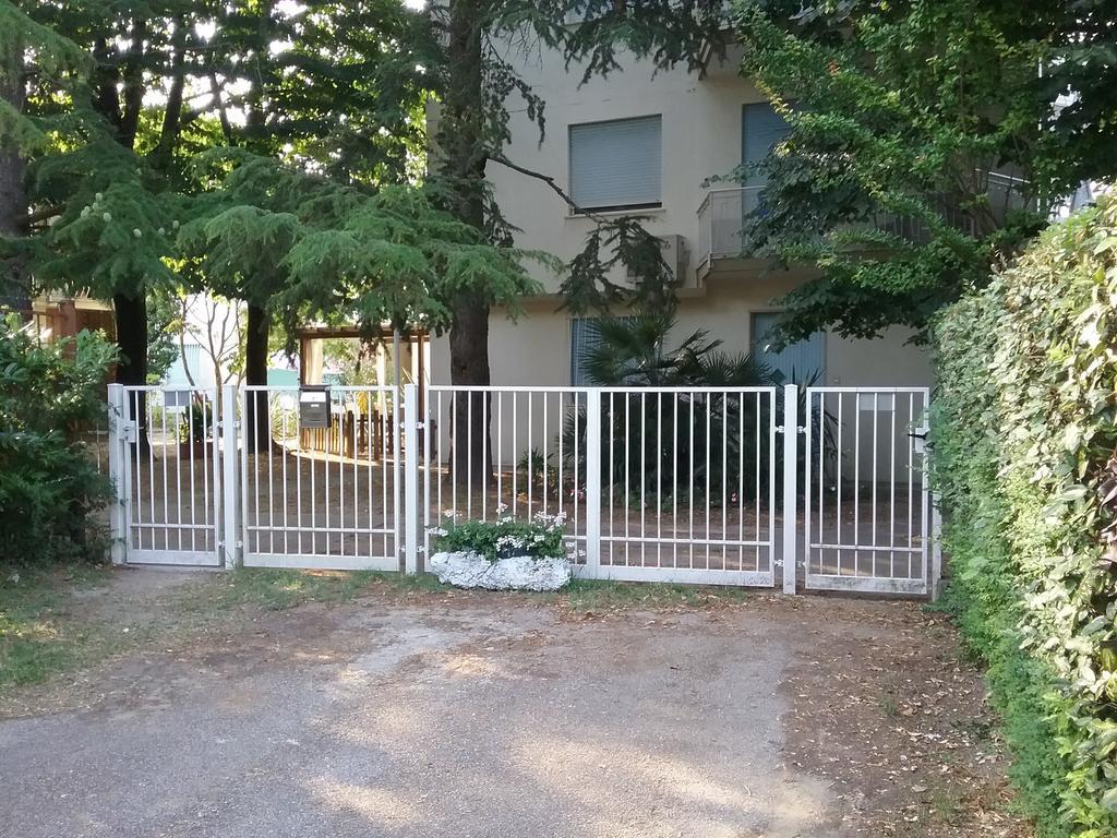 Casa Marialuigia - Appartamenti Solo Per Famiglie Lido di Jesolo Bagian luar foto