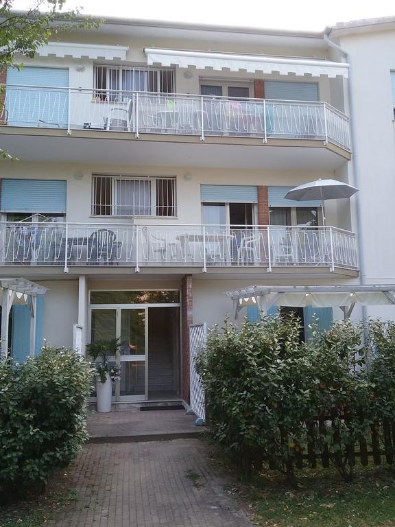 Casa Marialuigia - Appartamenti Solo Per Famiglie Lido di Jesolo Bagian luar foto