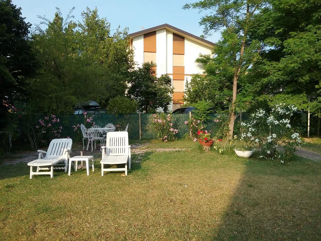 Casa Marialuigia - Appartamenti Solo Per Famiglie Lido di Jesolo Bagian luar foto
