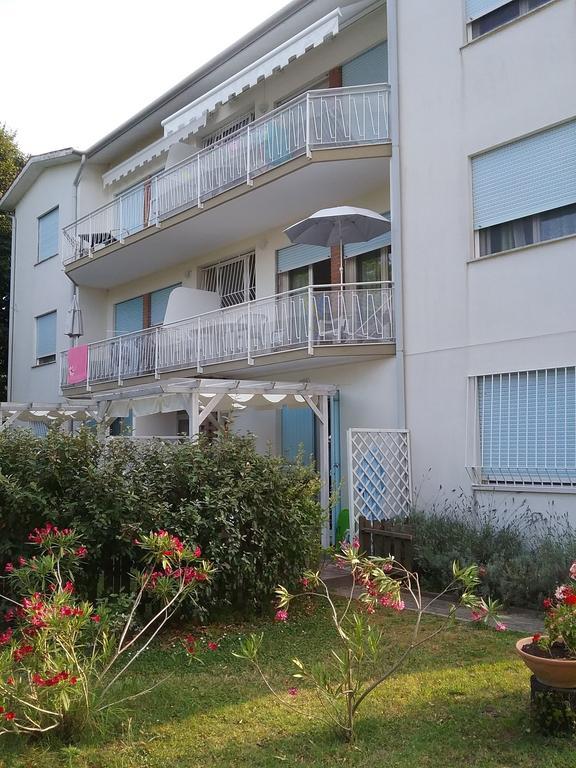 Casa Marialuigia - Appartamenti Solo Per Famiglie Lido di Jesolo Bagian luar foto