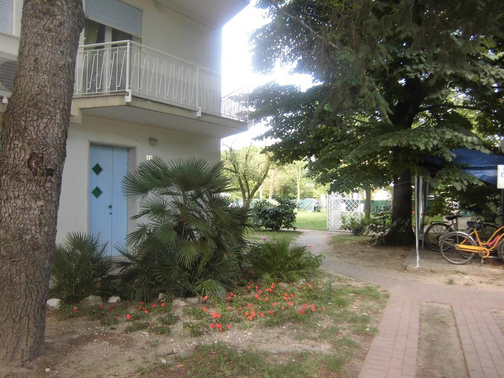 Casa Marialuigia - Appartamenti Solo Per Famiglie Lido di Jesolo Bagian luar foto