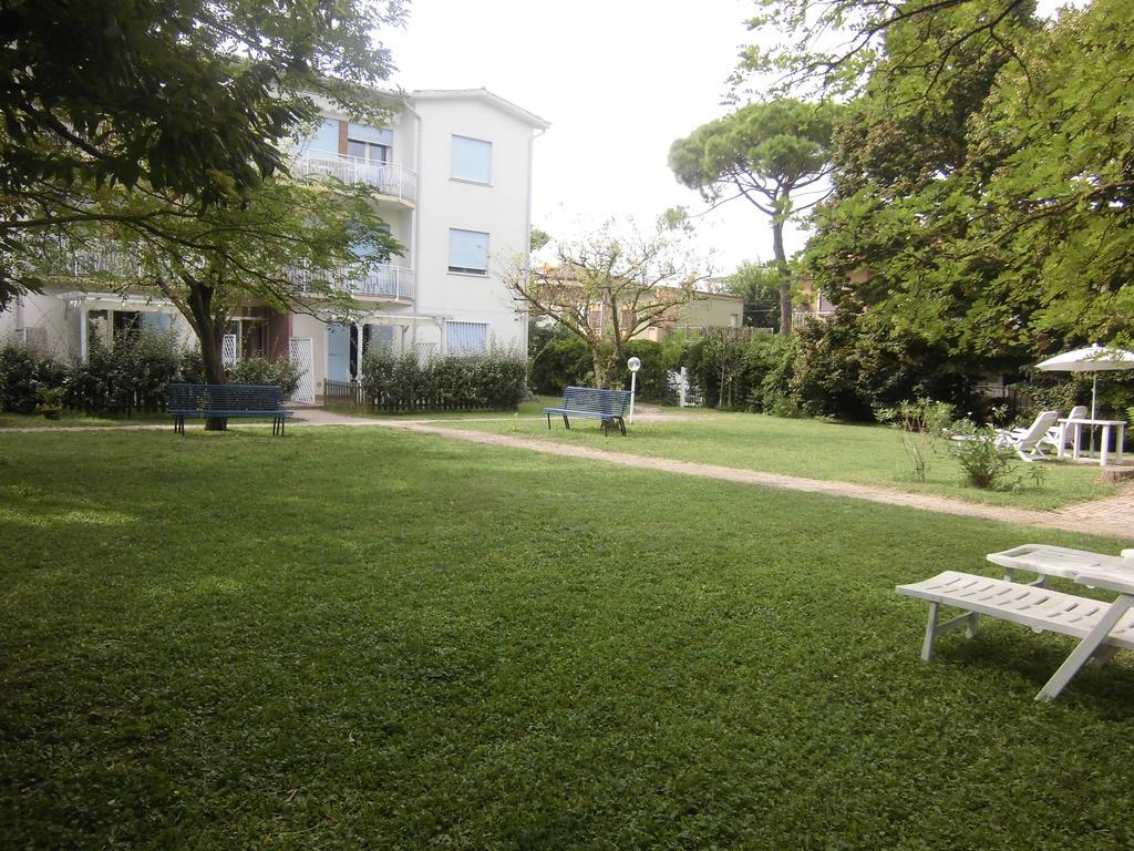 Casa Marialuigia - Appartamenti Solo Per Famiglie Lido di Jesolo Bagian luar foto