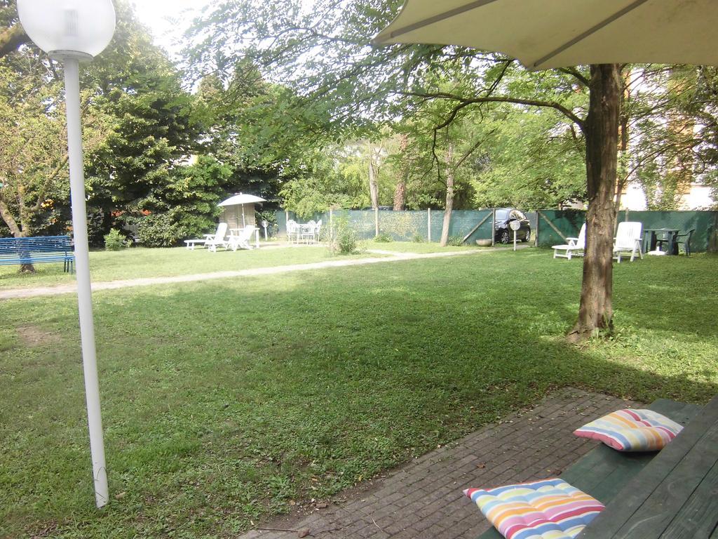 Casa Marialuigia - Appartamenti Solo Per Famiglie Lido di Jesolo Bagian luar foto
